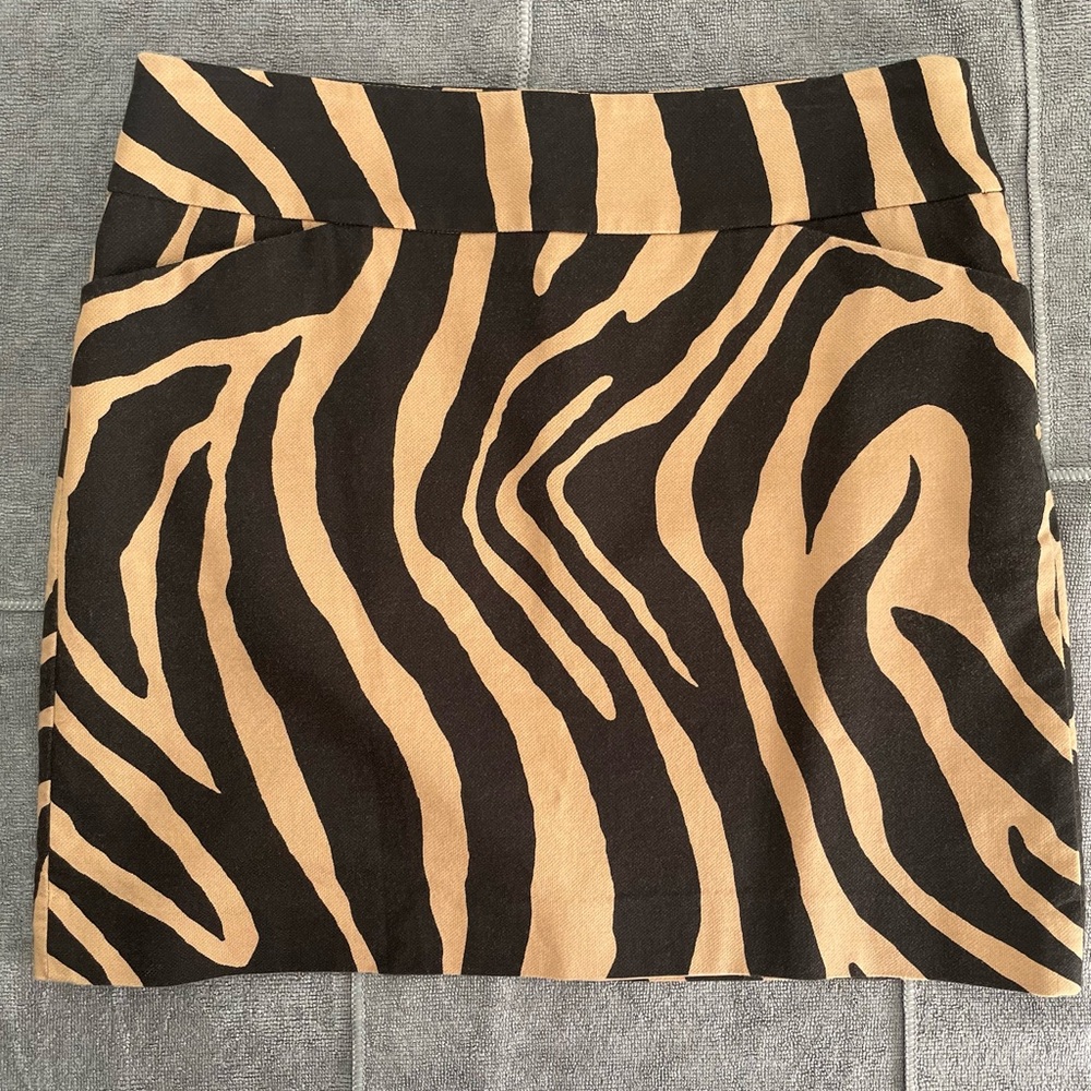 Ann Taylor LOFT Zebra Pocket Shift Skirt. Size 4P